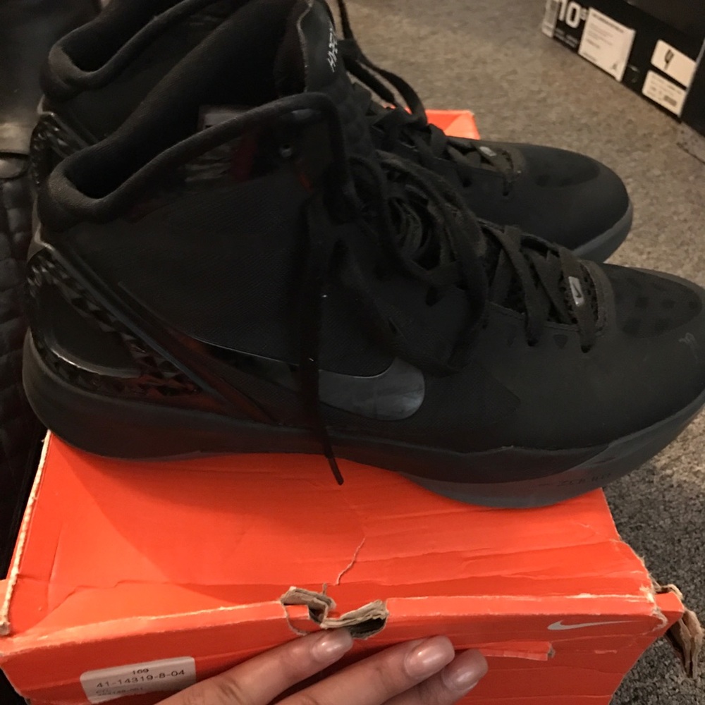 Nike - Picture 2 of 4